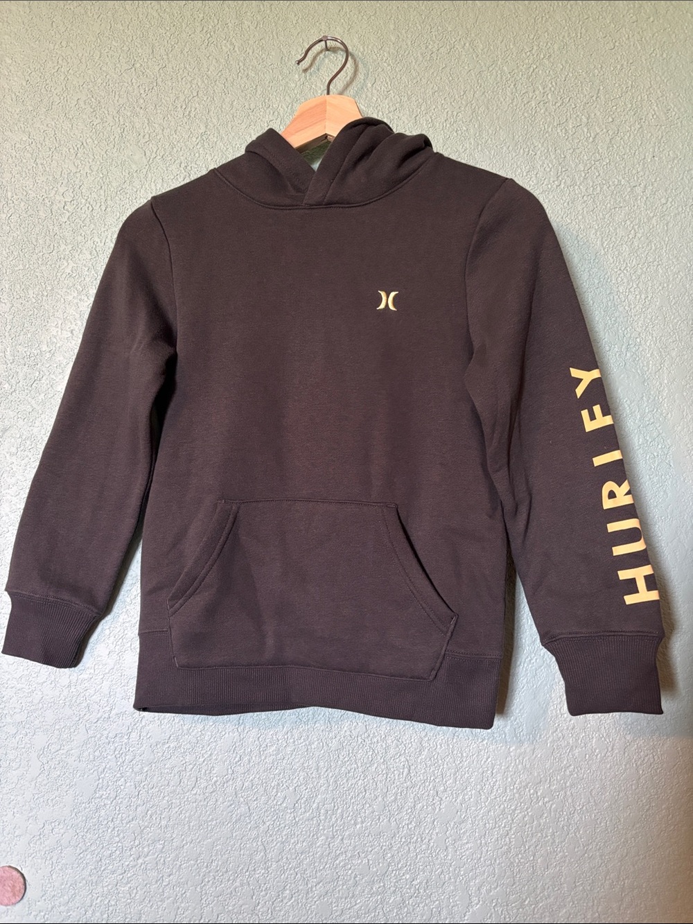 🆕 Hurley sweatshirt, grey with hoodie and logo on arm and back - NWT